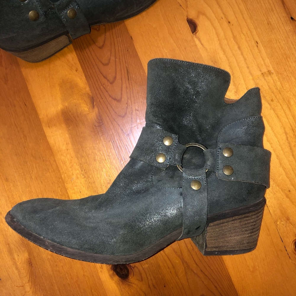 Donald J Pliner Dasha metallic western ankle boot